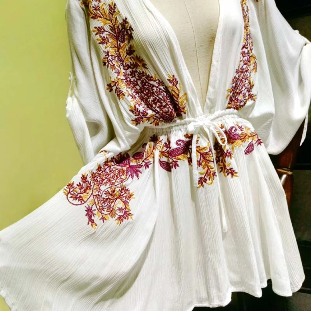 Boho White plunging neck tassel embroidered floral dress - Picture 6 of 10